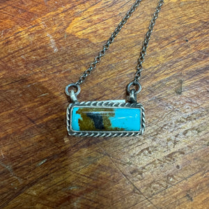 AUGUSTINE LARGO LITTLE TURQUOISE BAR NECKLACE